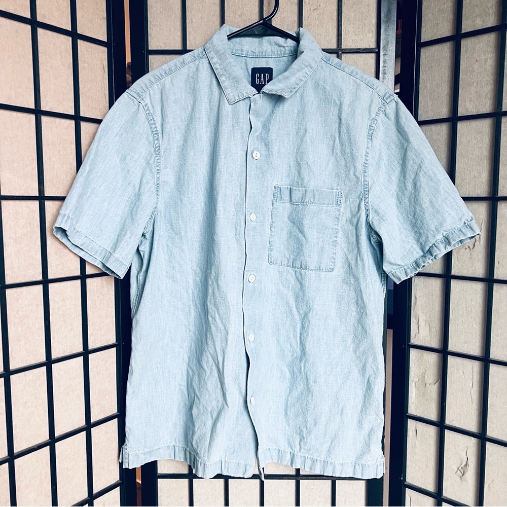 GAP Light Blue Short Sleeve Button-Down Shirt